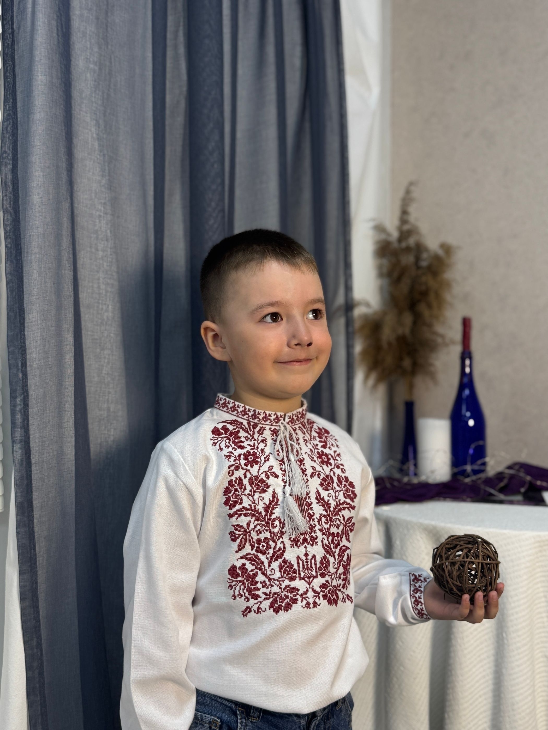 Сорочка для хлопчика "Сокальська" на білому полотні з бордовим орнаментом 14134-104 фото