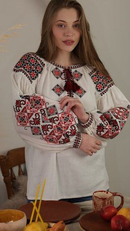 Зорі- жіноча вишиванка молочна з червоно-чорним орнаментом тн49-50 фото