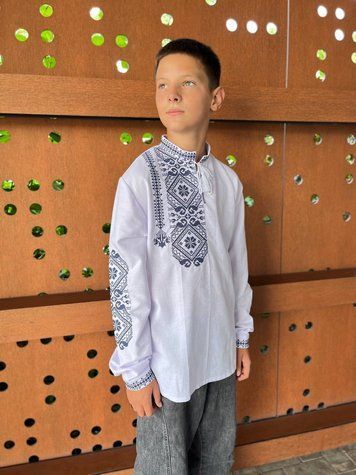 Boy&rsquo;s embroidered shirt &ldquo;Asymmetry&rdquo; in white with blue embroidery