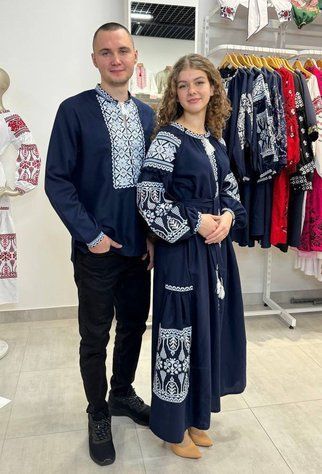 Жіноча сукня Елегант темно-синя з білою вишивкою, довга