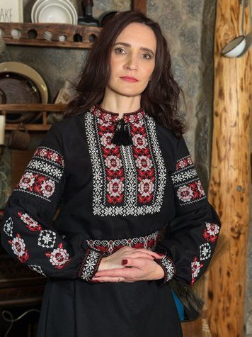 Шарм- жіноча вишиванка чорна з червоно-білим орнаментом (ворот-стійка) 12149-40 фото