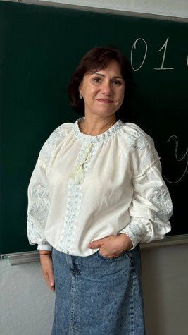 Полонина - жіноча вишиванка на молочному полотні із срібним орнаментом 12192 фото
