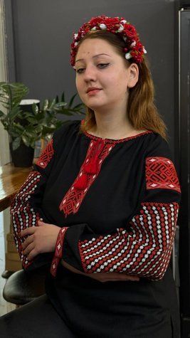 Етніка - жіноча вишиванка чорна з червоно-білим орнаментом тн19-52 фото