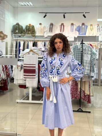 Жіноча лляна сукня з вишивкою (блакитна), міді 10-44 фото