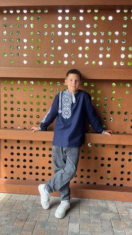 Boy&rsquo;s embroidered shirt &ldquo;Asymmetry&rdquo; in dark blue with white embroidery