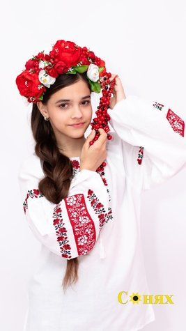 Сорочка для дівчинки "Кокетка" на білому полотні з червоно-чорним орнаментом 15121-116 фото