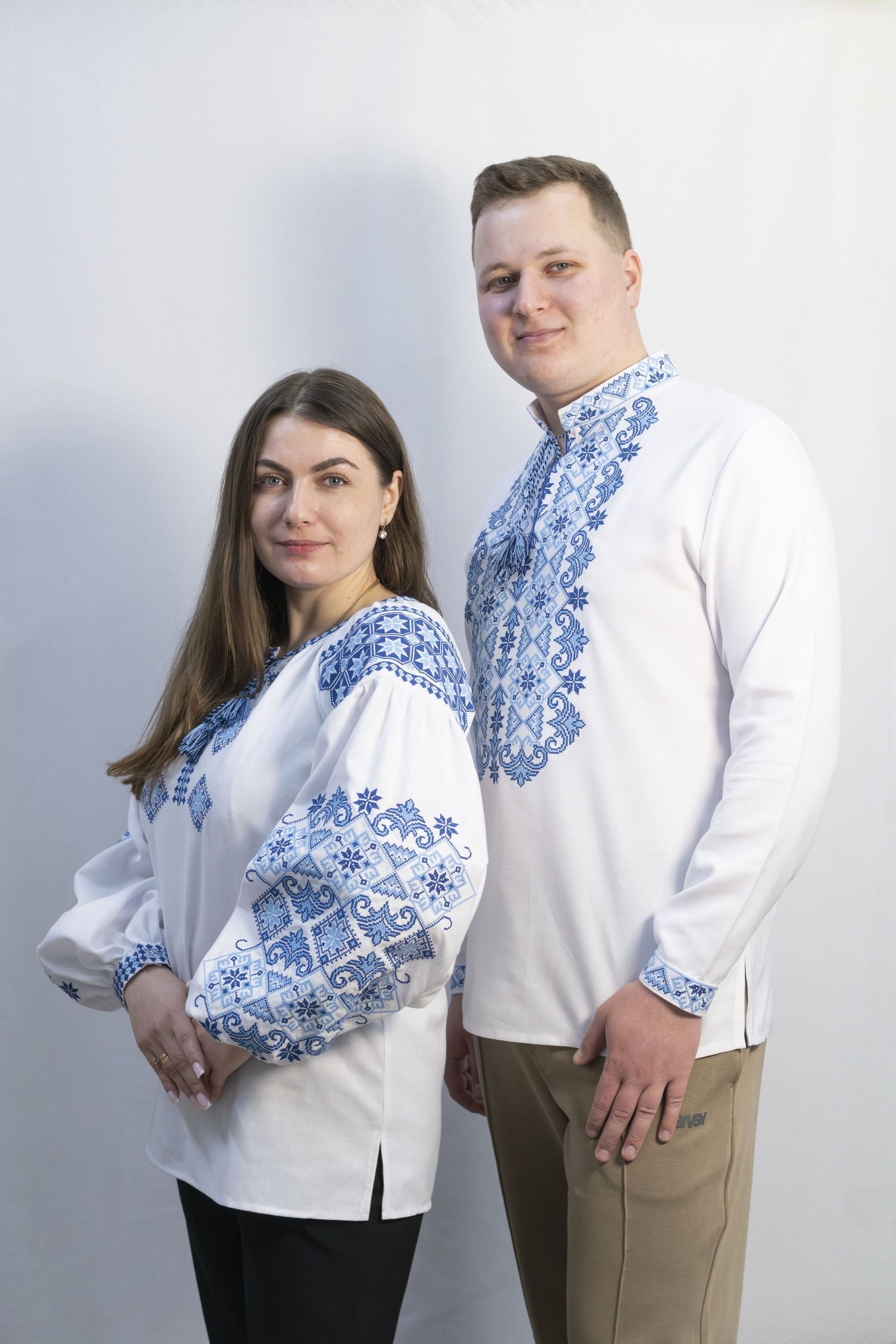 Зорі- чоловіча вишиванка блакитним по білому