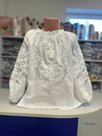 Сорочка для дівчинки "Медея" на білому полотні із срібним орнаментом 15178-122 фото