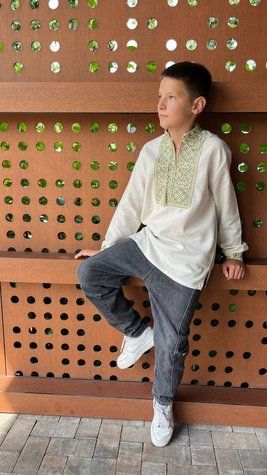 Boy&rsquo;s embroidered shirt &ldquo;Morozko&rdquo; in beige with green embroidery